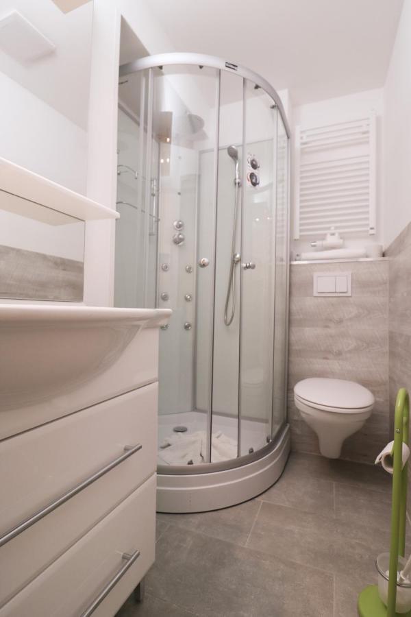 Petul Apart Hotel Ernestine Essen Bagian luar foto